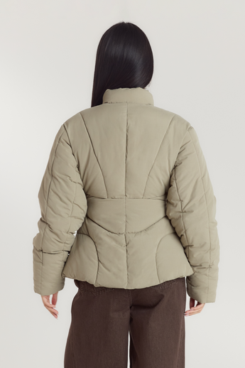 Taillierte Daunenjacke - Thymian alternate