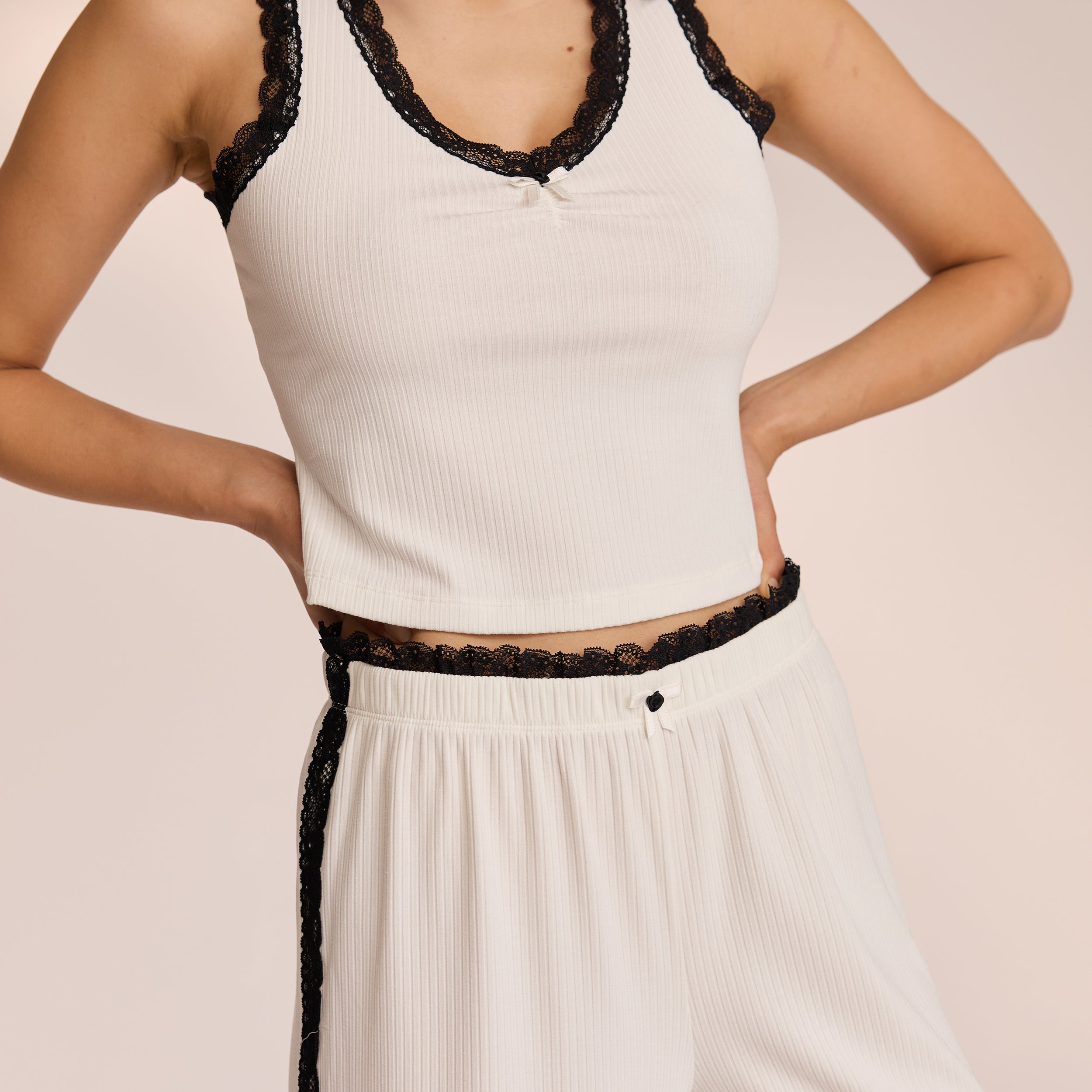 Pyjamashose mit Spitze  | Miki, S