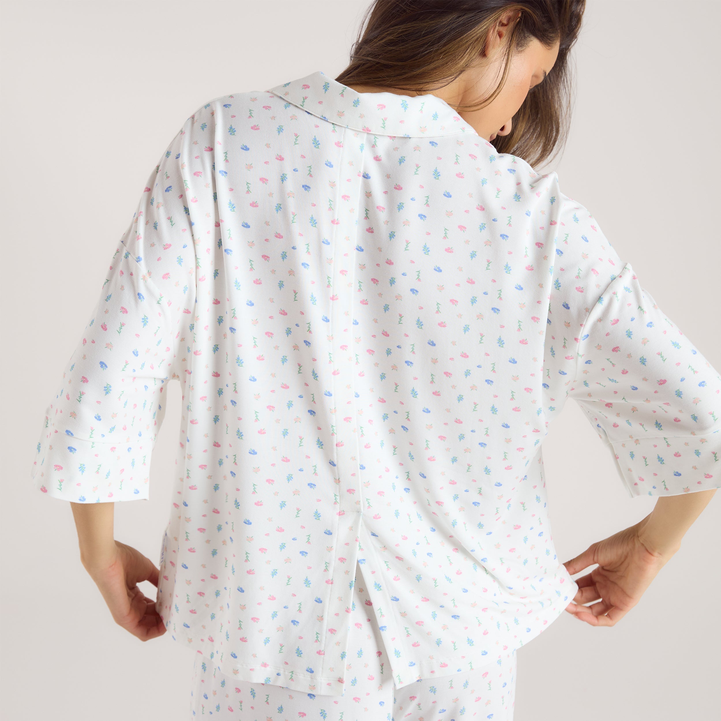 Modal Pyjama-Shirt mit kurzen Ärmeln | Modal Pyjama-Shirt mit kurzen Ärmeln - Florales Weiß
