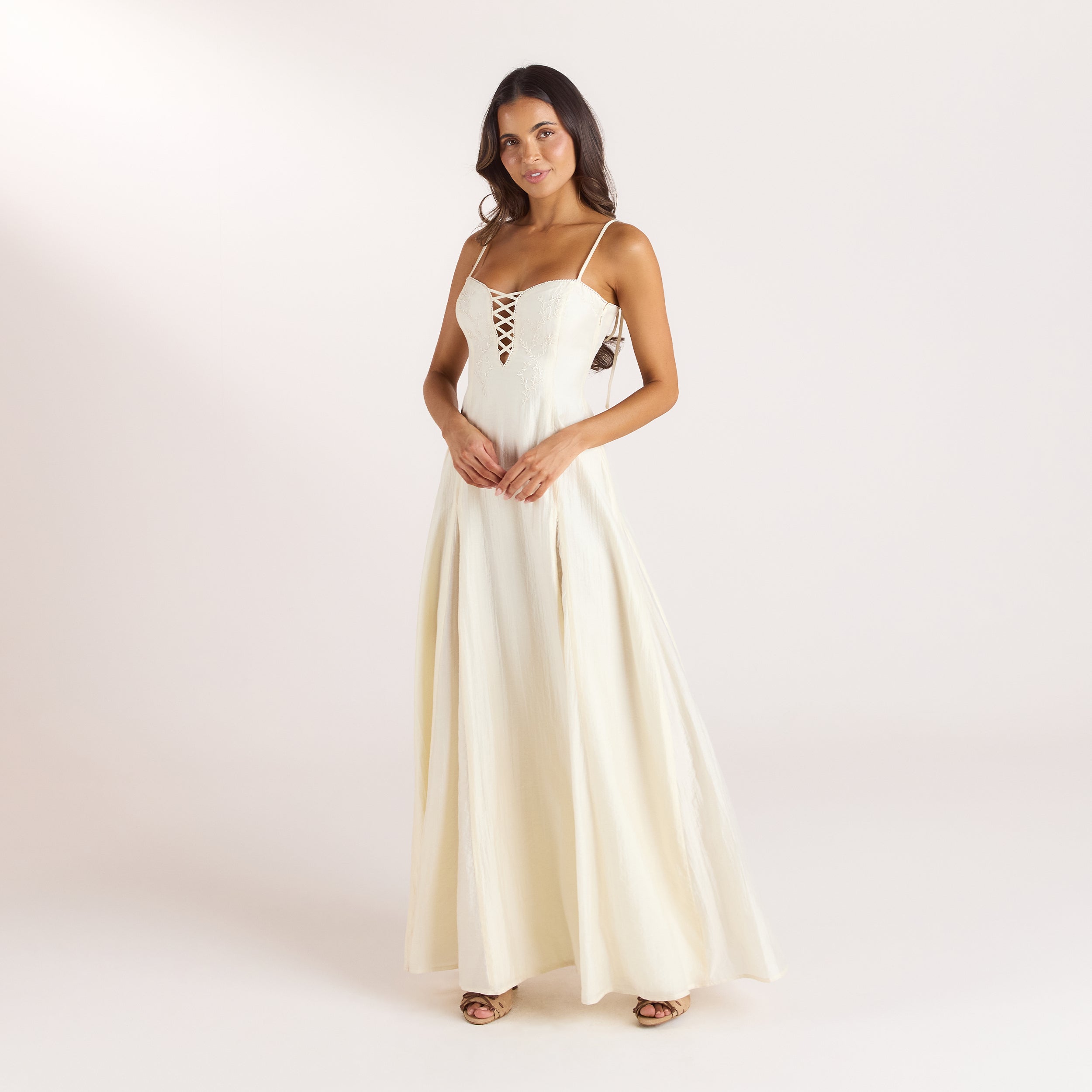 Bestickter Maxikleid mit Korsetdetail | Bestickter Maxikleid mit Korsetdetail - Buttercreme