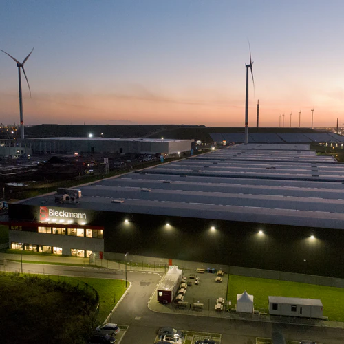 Im September 2021 haben wir unser neues Vertriebszentrum in Belgien in Betrieb genommen. Dadurch wird der Versand auf der letzten Meile drastisch reduziert.